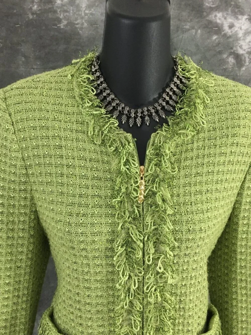 BEAUTIFUL St John collection knit green fringe multi jacket skirt suit size 6
